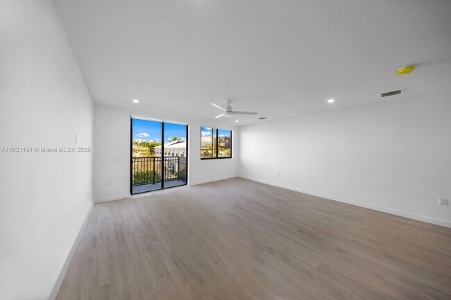 Building Photo - 20 NE 19th Ave