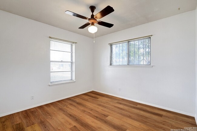 Building Photo - 166 Meadow Trail Dr