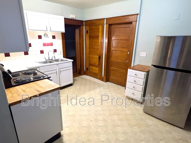 Building Photo - 801 4th St E