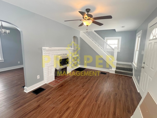 Primary Photo - 2 bedrooms 1 bathroom house