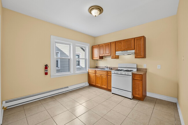 Building Photo - 393 Seymour Ave