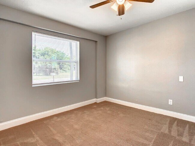 Building Photo - Completely upgraded 3/1 1196 Sq. Ft. with recently renovated bathroom and kitchen with GRANITE& a...