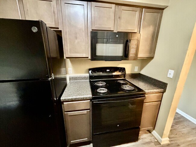 Building Photo - Affordable 2 Bedroom Living in the Heart o...