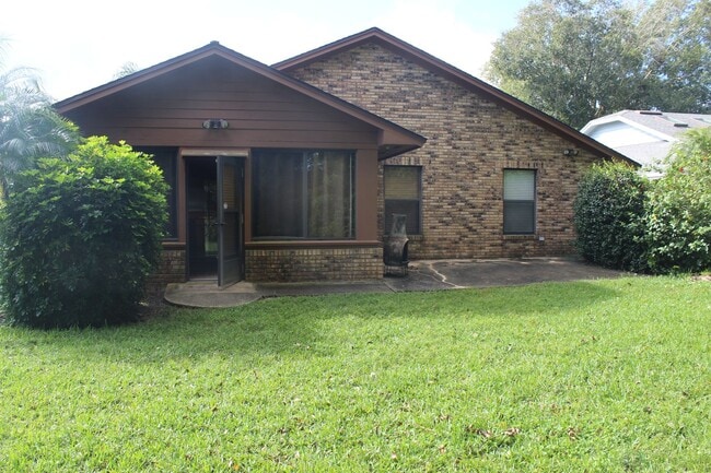 Building Photo - 3 bed 2 bath Home in Port Orange