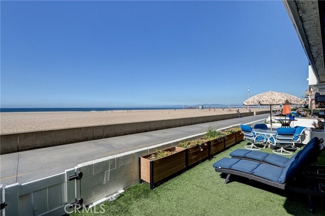 Building Photo - 532 The Strand