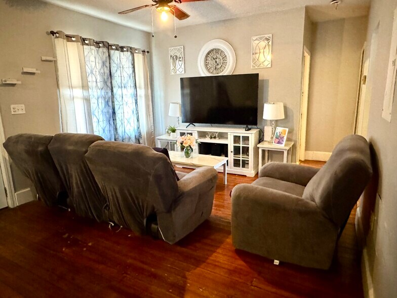 Building Photo - 70 Edwards St