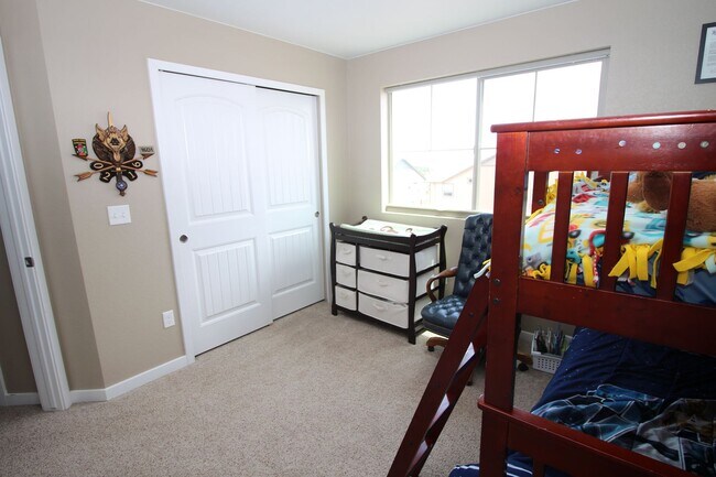 Building Photo - Amazing 4bdrm home in Forest Lakes