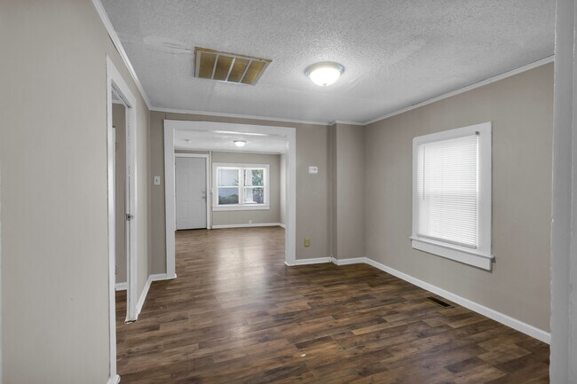 Building Photo - 607 1st Ave