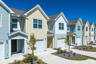 Building Photo - Artisan Living Grand Lagoon