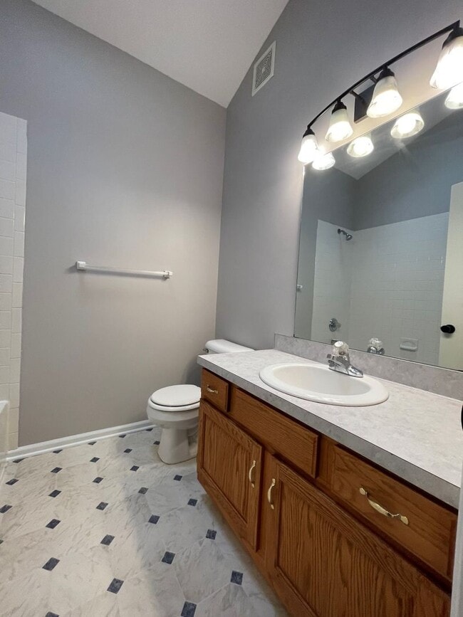 Building Photo - Home For Rent Bellevue!