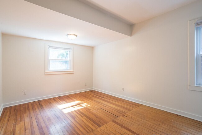 Building Photo - 903 Onslow St
