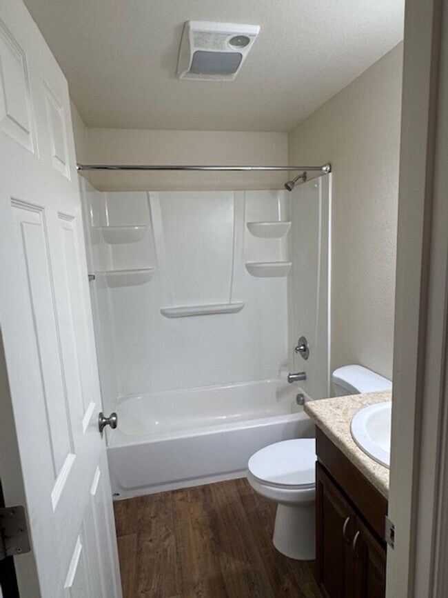 Building Photo - 2 BEDROOM TOWNHOME IN PHOENIX