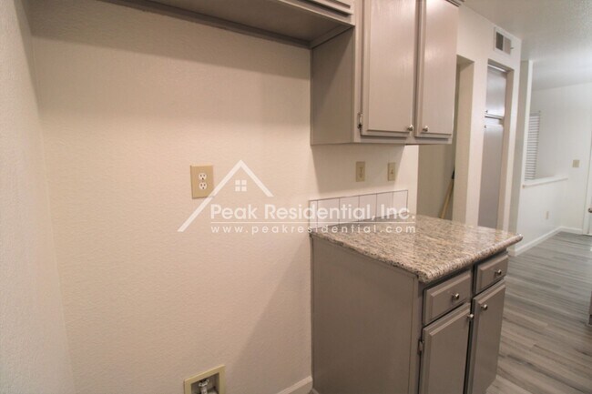 Building Photo - 2641 Decker Way