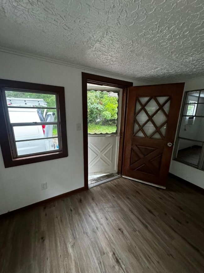 Building Photo - 106 Slater Ln