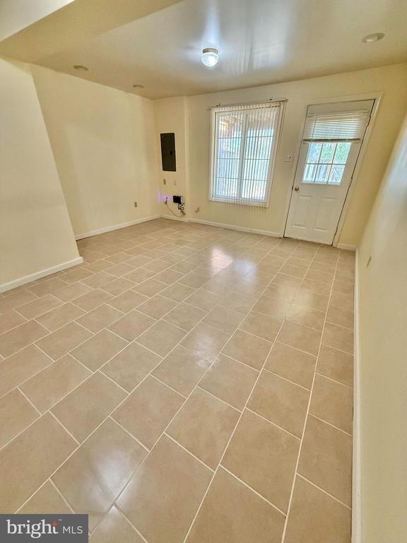 Building Photo - 8349 Windfall Rd