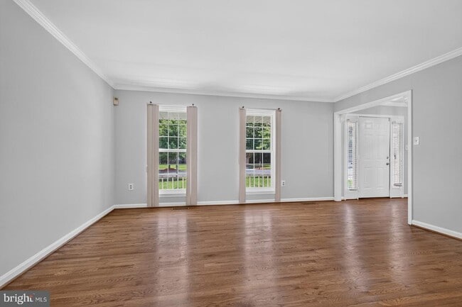 Building Photo - 811 Chatsworth Dr