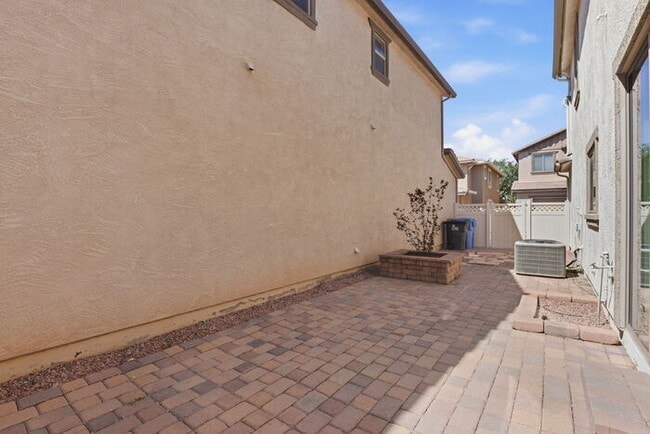 Building Photo - 981 S Deerfield Ln