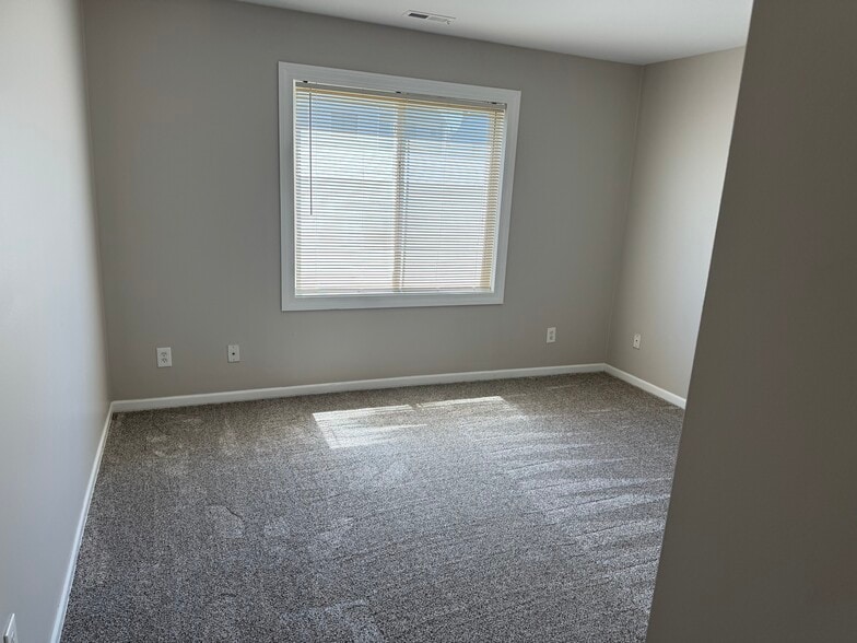 Building Photo - 84 Rosebud Ln