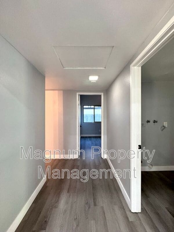 Building Photo - 45627 Clubhouse Dr