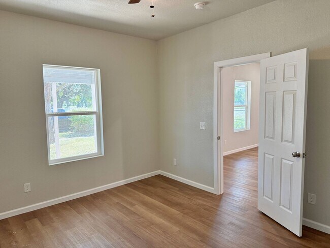Building Photo - Fully Remodeled 3 Bed 2 Bath In Floral Hei...