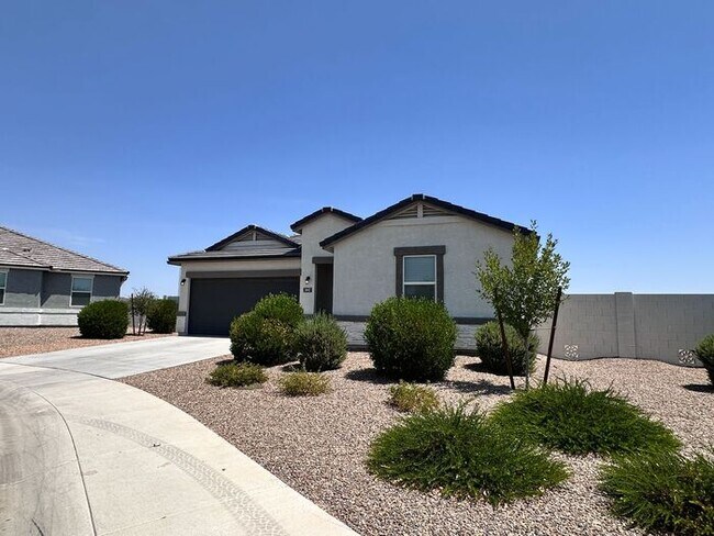 Building Photo - MOVE IN SPECIALS!! Large Backyard with thi...