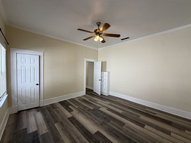 Building Photo - Beautifully Renovated 2 bedroom, 1 bath Bungalow | Historic Highland area | $900/Month Rent