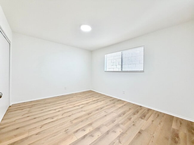 Building Photo - 540 E Hyde Park Pl