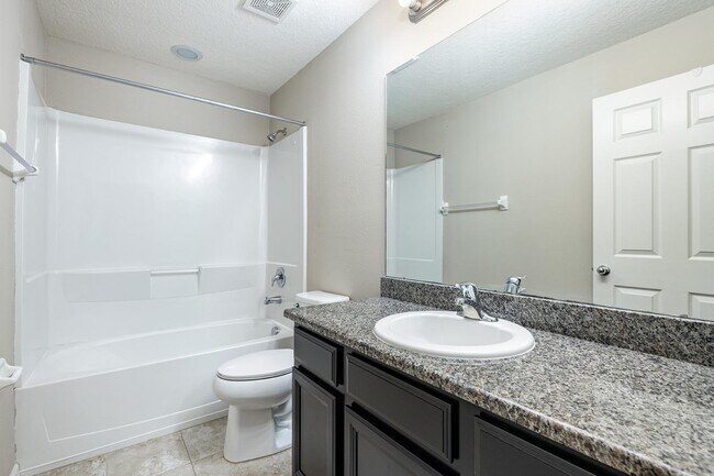 Building Photo - 7069 Woodchase Glen Dr