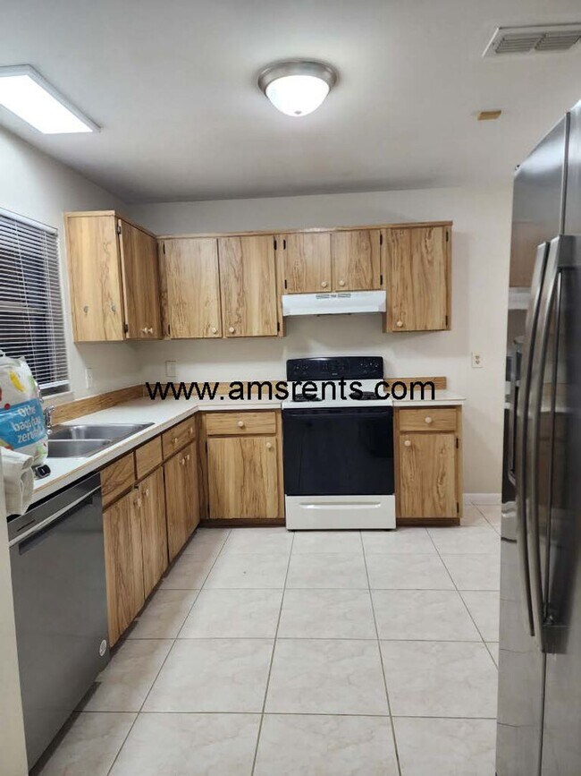 Building Photo - Spacious 3 bedroom 2 bath in Kissimmee