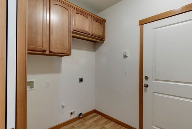 Building Photo - 3-bedroom, 2-bathroom single-level home