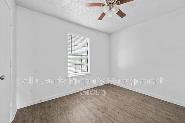 Building Photo - 4921 Miller Ave