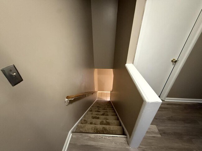 Building Photo - 1802 La Salle Pl