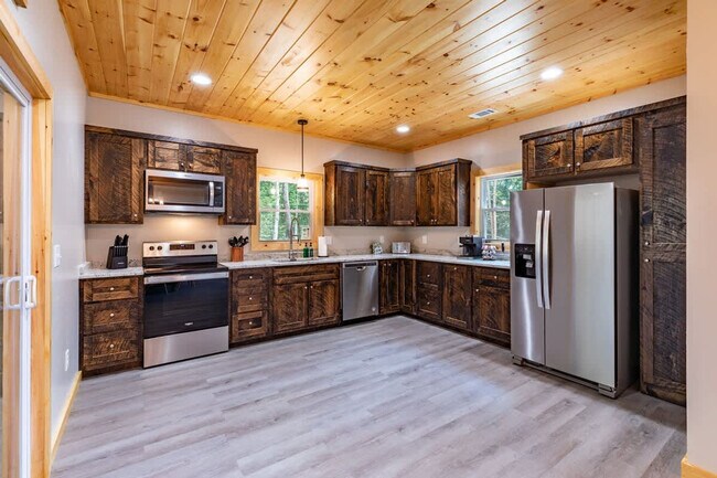 Building Photo - 43 Medina Ct