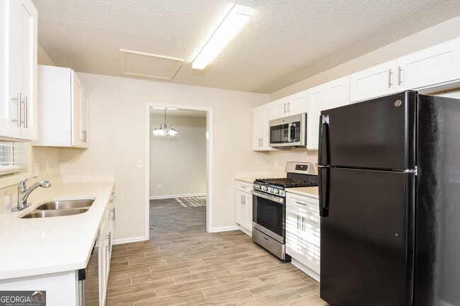 Building Photo - 1445 Glynn Oaks Dr SW