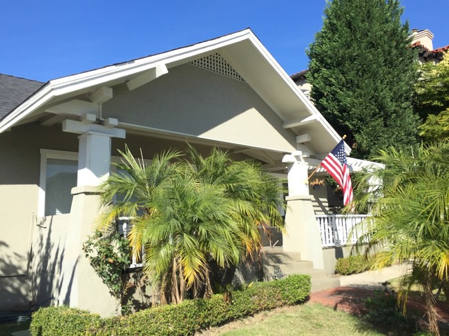 Building Photo - 360-362 Orange Ave
