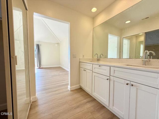 Building Photo - 574 Island View Cir