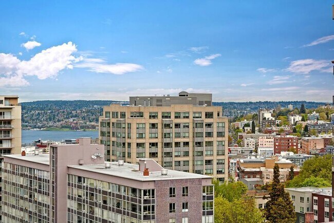 Building Photo - 1105 Spring St