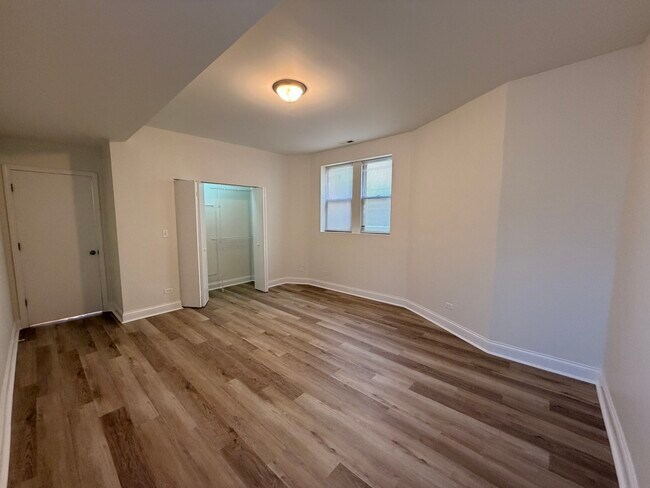 Building Photo - 2803 W Lawrence Ave