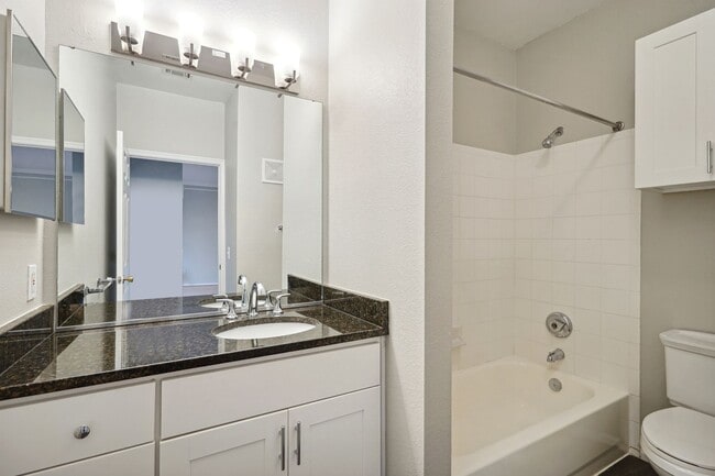 Building Photo - Updated 1br in control access building in Gates of Mclean.