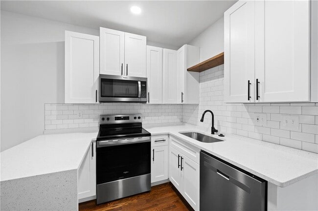 Building Photo - 405 4th St NE