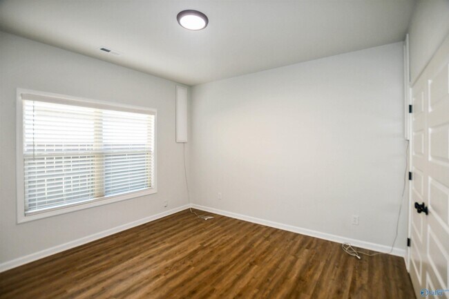 Building Photo - 163 Kingswood Dr