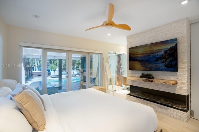 Building Photo - 7910 Hawthorne Ave