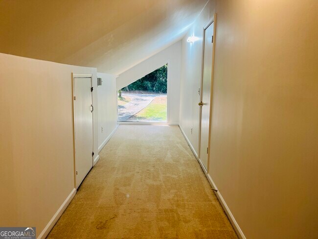 Building Photo - 2289 Roscoe Rd