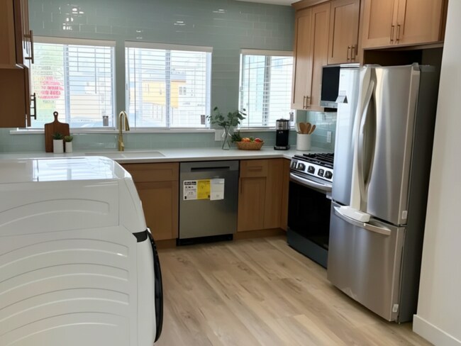 Interior Photo - 1802 Ocean Park Blvd