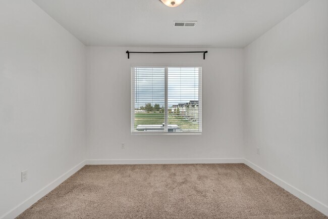 Building Photo - 480 W 1890 S