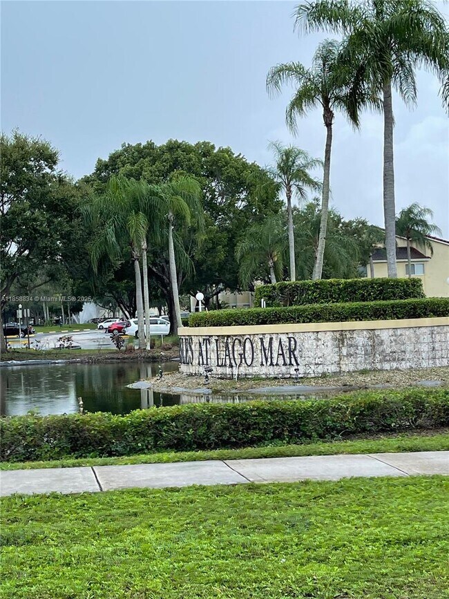 Primary Photo - 12400 Vista Isles Dr