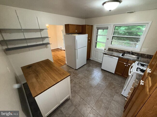 Building Photo - 9412 Holland Ct