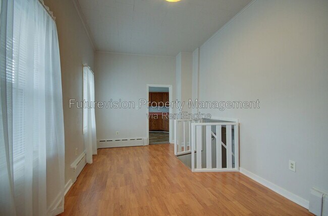 Building Photo - 519 N Chicago St