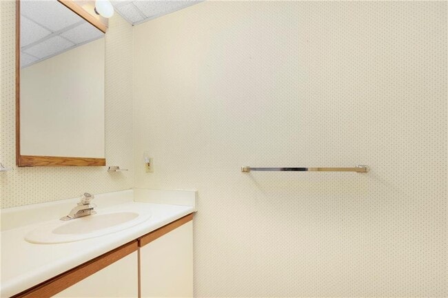 Building Photo - 33 Sakonnet E