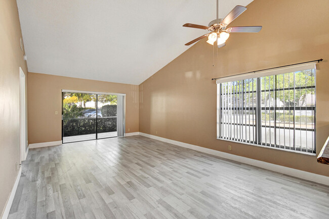 Building Photo - 492 Hardwood Pl